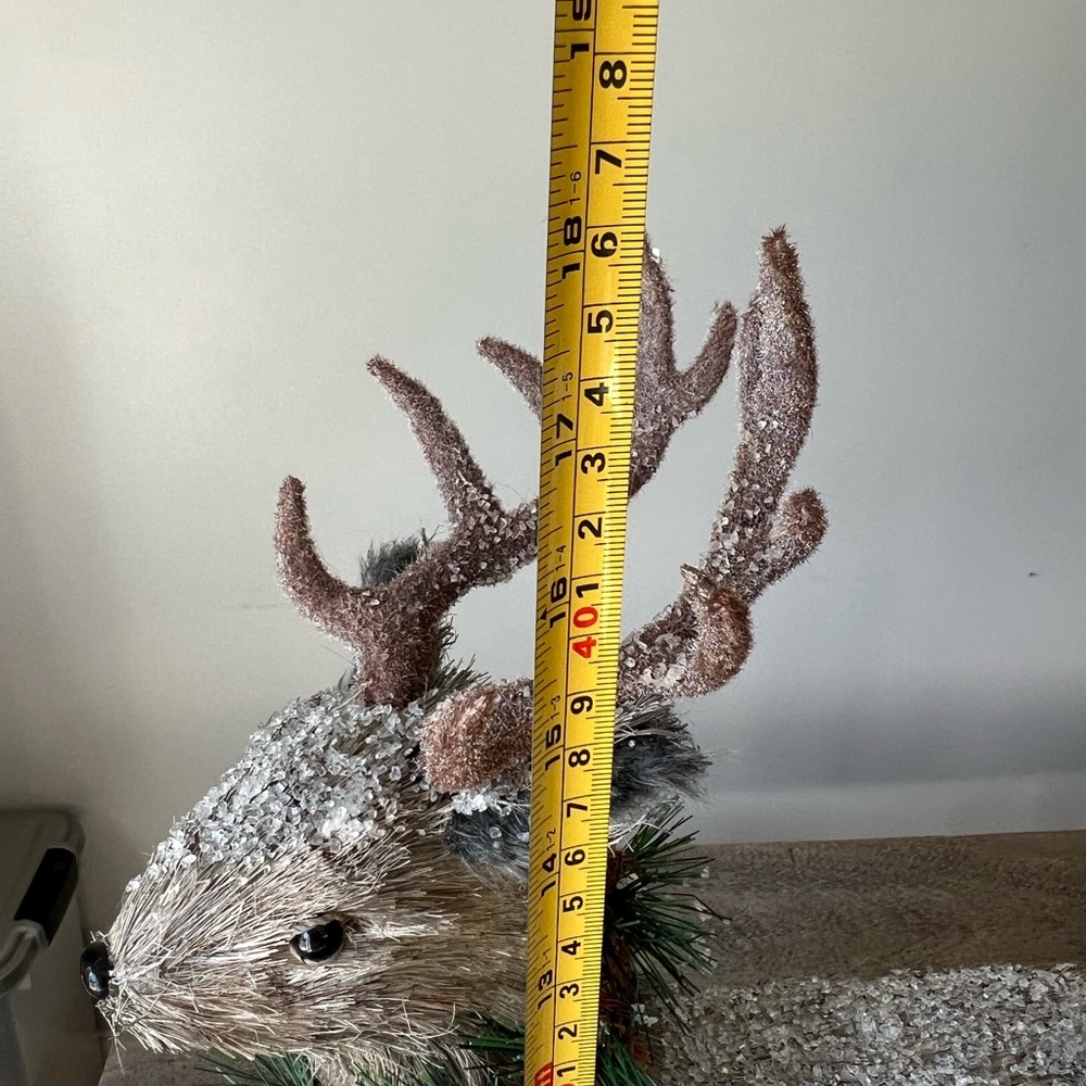 Pier 1 Standing Deer with Garland - Picture 3 of 6